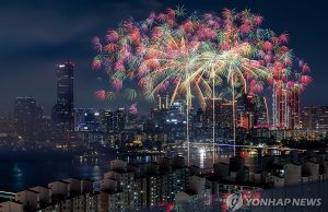 (풀영상) 여의도 한강공원 일대 세계불꽃축제에 100만 인파 환호