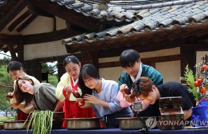 한국, 외국인 유학생 유치해 지역소멸 막는다…지자체 ‘사활 건 총력전’