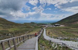 한국 여권 소지자, 내년 말까지 15일 이내 중국 방문시 무비자