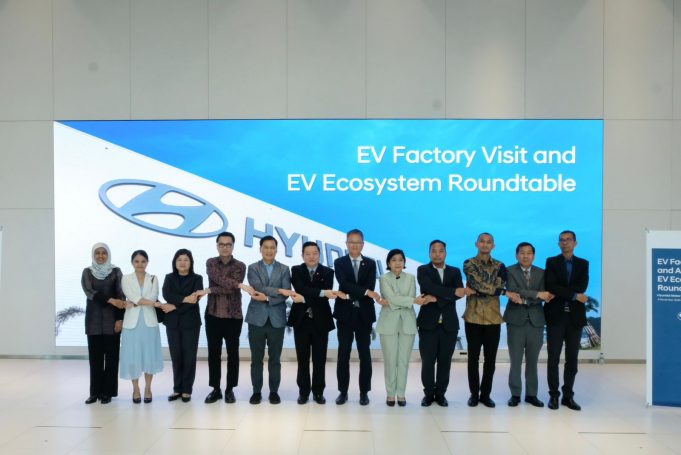 아세안 주재 대사 사무국 기자단 현대차 생산 공장 방문