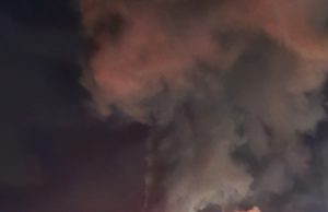 포스코 포항제철소 3파이넥스공장에 큰 불…주민 “3차례 폭발”