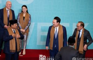 APEC 정상회의서 대화로 마친 한·인니 대통령… 브라질 G20 정상회의 이동