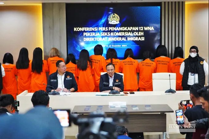 관광비자 입국 성매매 외국인 12명 검거