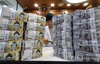 이달 환율 1,490원 육박, 역대 4위…원화 하락폭 주요국 최상위