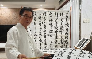 서예가 인재 손인식, 인도네시아와 25년 인연 담은 고희전 개최