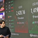 코스피, 개인 투매에 2,420대 마감