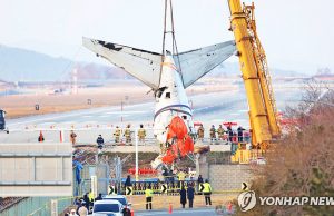 한국 정부, 사망사고 낸 항공사 운항 제한…전국 공항서 ‘둔덕’ 제거