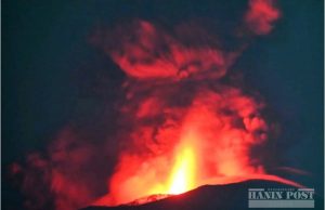 말루쿠 북부 이부 화산 분화… 용암 700m 흘러내려