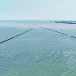 ▲반튼주 탕그랑 해역에 설치된 30km 미스터리 해상 울타리-