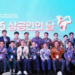 사본 -인도네시아 한인상공회의소 ‘2025 신년회 및 상공인의 날’ 주요인사 단체 촬영. 2025.1.15 사진 코참 제공