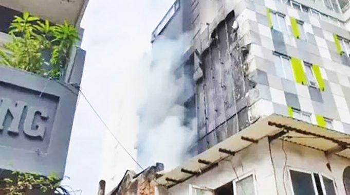 글로독 호텔 화재 소방관 100명 투입