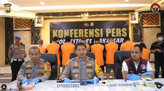 소셜 미디어에서 활동하는 국제 마약 조직 적발