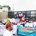 ▲인도네시아 시간제 공무원 연합(R2 및 R3) 소속 시간제 공무원은 중부 자카르타 국회의사당 앞에서 시위. 2025.2.2