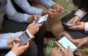“스크린 타임 하루 1시간 늘어나면 근시 위험은 21% 증가”