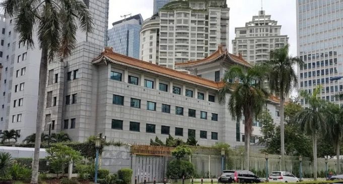 중국대사관 자국민 피해 당국에 항의 서한… 공항 출입국 직원 30명 해임당해