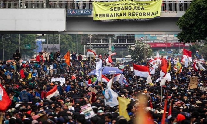 전국대학연합, ‘인도네시아 암흑’ 시위 5일째 절정