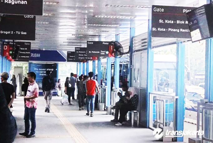 자카르타 버스 정류장서 싱가포르인 시신 발견