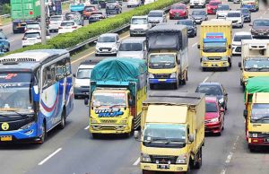 “비만 트럭의 주범은 불법 징수… 연간 1억 5천만 루피아 상납”
