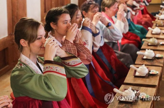“한국에 살테야”…한국 영주권 취득 기준은