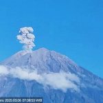 동부자와 주 루마장 군과 말랑 군 경계에 위치한 스메루 산