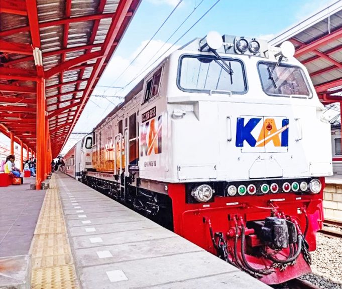 자보데타벡 통근열차 카라왕 연장, 예산 부족으로 ‘백지화’… 대안 교통은?