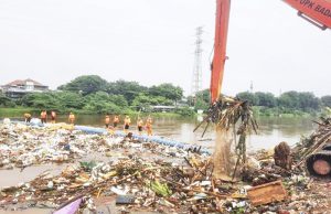 자보데타벡 홍수로 2,000톤의 쓰레기 수거