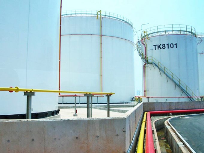 니파 섬에 초대형 정유 공장 건설… 위치 찬반논쟁