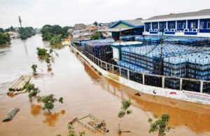 찔리웅·크루쿳 강 범람, 자카르타 저지대 190cm 침수