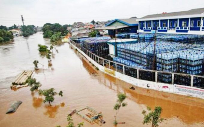 찔리웅·크루쿳 강 범람, 자카르타 저지대 190cm 침수