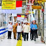 프라보워 대통령은 2025년 3월 17일 동자바 주 그레식에 있는 PT 프리포트 인도네시아 제련소를 시찰했다. 사진 BPMI Setpres