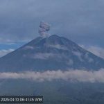 루마장과 말랑 지역 경계에 있는 스메루 화산(Gunung Semeru 해발 3,676m)