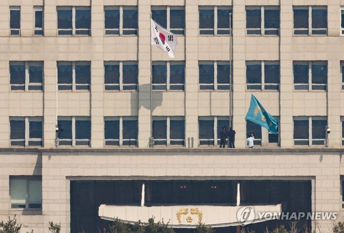 헌재 전원일치로 윤석열 대통령 파면… “중대위법, 국민신임 배반”