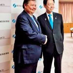 ▲경제조정장관 아일랑가 하르타르토는 5월 8일(목) 일본 도쿄에서 일본 경제산업상 무토 요지와 무역 및 투자 협력 확대 방안을 논의했다.