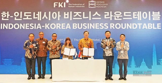 김창범 한국경제인협회 부회장과 신타 캄타니 인니경총 (APINDO) 회장