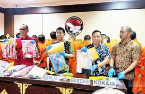 외국인 8명, 발리 공항서 마약 소지 혐의로 체포…경찰, 2.7kg 증거물 확보