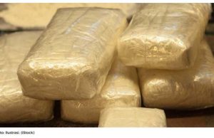 해군, 두리안 해협서 1.95톤 마약 밀수 선박 적발