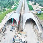 야생동물 보호를 위한 대규모 생태계 다리 건설. Foto . Waskita Karya