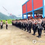 인도네시아 니켈공장 소요사태 1.16일 노동자 소요사태가 발생한 술라웨시주 북모로왈리의 니켈 제련소에서 현지 경찰이 치안 업무를 위해 모여있다. 2023.1.17