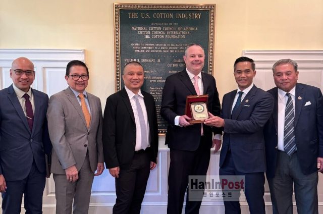 인도네시아 상공회의소(카딘)의 아닌디아 노비안 바크리에 회장은 인도네시아 의류 제품 0% 관세 적용을 위해 미면화협회를 방문하고 있다. 2025.5.1