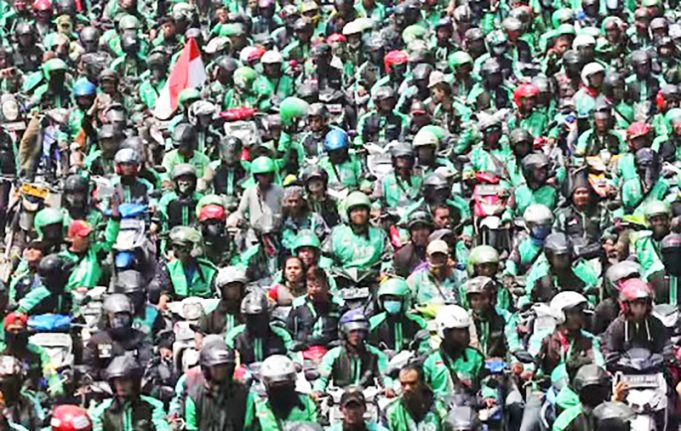 온라인 기사, 정부와 앱 운영사 겨냥 집단 시위