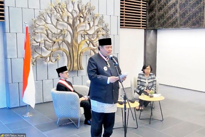 일본훈장 수상한 아일랑가 장관, 양국 경제협력 지속 의지 밝혀