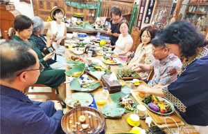 자카르타에서 피어난 푸놀치