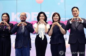 K-뷰티 ‘코리아뷰티페스티벌’ 개막…”서울 곳곳서 외국인 K-뷰티체험 할인행사”