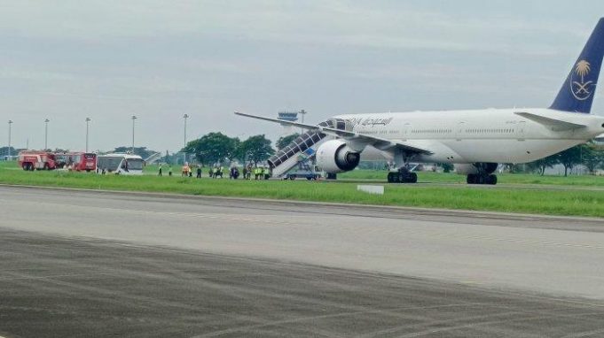 자카르타행 사우디 여객기, 폭탄 위협으로 수마트라에 비상 착륙