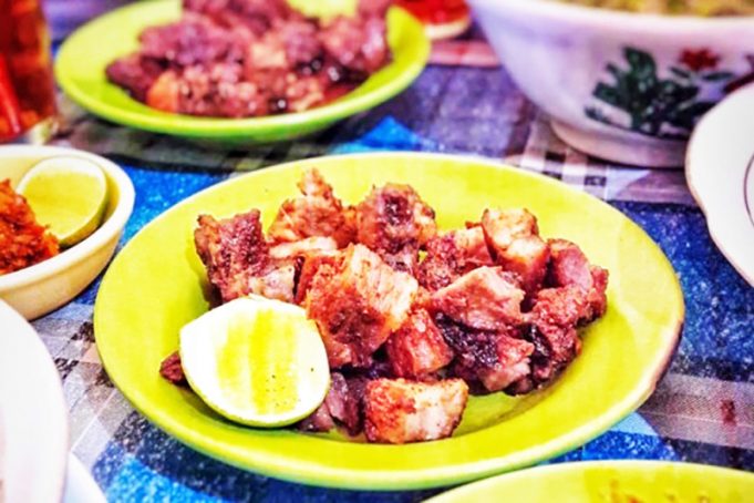 북수마트라 주지사, 한국 브이로거 활용 ‘카로식 돼지고기 구이’ 해외 홍보 추진