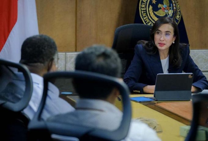 관광부 장관, 산업에 관광 원칙 우선 적용 촉구… “광산 개발 경고”