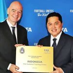 인도네시아축구협회 FIFA금상 수상. PSSI 회장 Erick Thohir와 FIFA 회장 Gianni Infantino. 2025.7.15