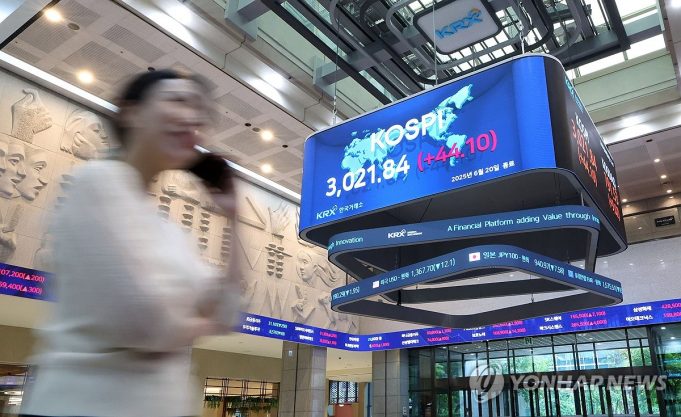 코스피 3년 6개월 만에 3,000선 돌파… 시총 올들어 500조원 불어