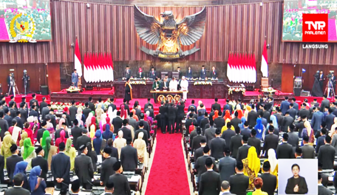 (영상) 시민사회 17개 국민 요구안에 하원 ‘특권 내려놓기’…8월부터 주택 수당 폐지 등 6개 개혁안 발표