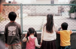 한국사회 떠도는 ‘4천여 유령 아이들’… 출생통보제 사각지대